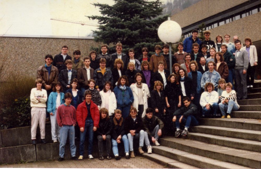Die Schüler des Abi-Jahrgangs 1989 des Ganerben-Gymnasiums Künzelsau